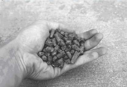 High Quality 6/8mm Diameter Wood Pellets Wholesale Biomass Fuel Sticks in Stick Shape Nice Cheap Made From Sawdust Packaged Bags